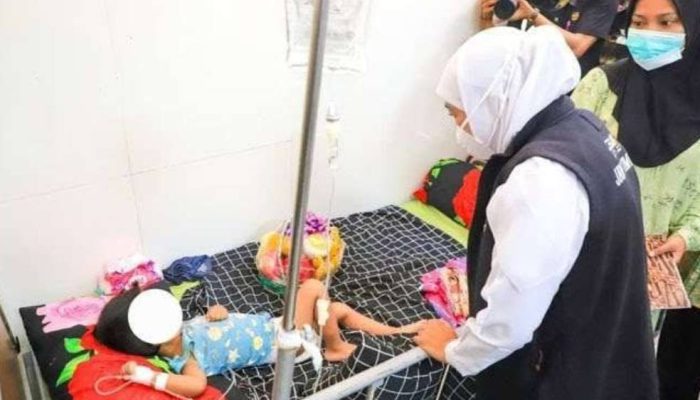 Khofifah Turun Langsung Tangani KLB Campak di Sumenep, ORI Digelar Mulai 25 Agustus