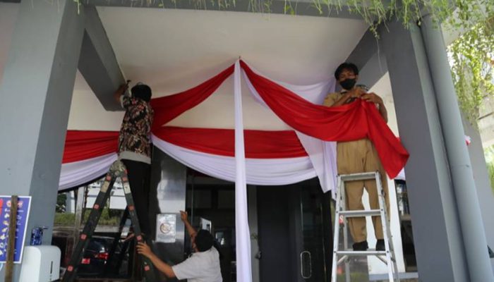 ASN Surabaya Bergerak! Ribuan Bendera Merah Putih Dibagikan Jelang HUT ke-80 RI