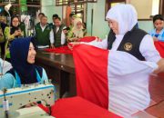 Menjahit Merah Putih Sepanjang 80.000 Meter, Ribuan Pelajar Jatim Pecahkan Rekor MURI