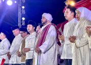 Ribuan Umat Padati Grahadi, Dzikir dan Sholawat Syukuri 80 Tahun Indonesia Merdeka