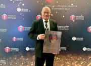 JNE Raih Penghargaan Courier of The Year di Indonesia Logistics Awards 2025