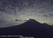 Gunung Semeru Kembali Erupsi, Semburkan Kolom Abu 300 Meter