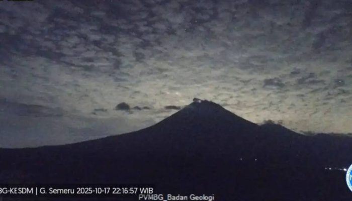 Gunung Semeru Kembali Erupsi, Semburkan Kolom Abu 300 Meter