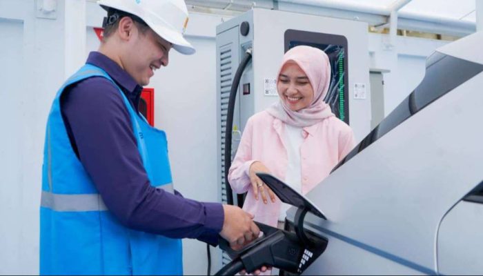PLN Gandeng Indosat untuk Tingkatkan Pengalaman Pengguna Kendaraan Listrik