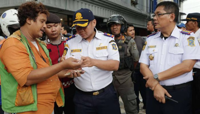Dishub Surabaya Tertibkan Jukir dan Kendaraan di Pusat Kota