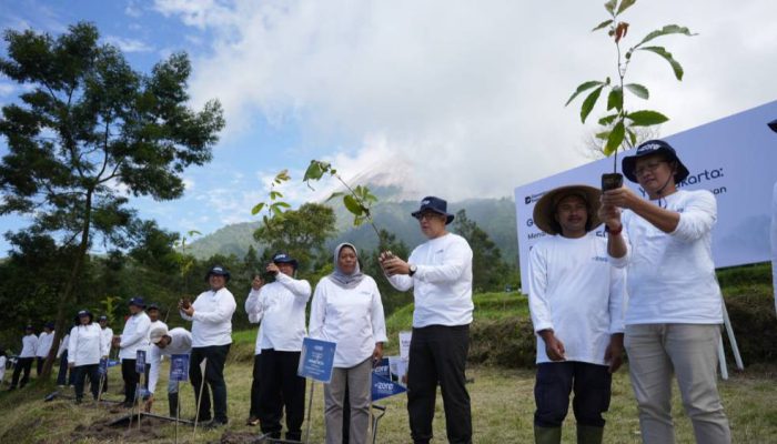 GoZero% Goes to Yogyakarta: Telkom Hijaukan Lahan Lewat Aksi Penanaman Pohon