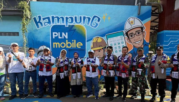 Dorong Digitalisasi, PLN Resmikan Kampung PLN Mobile x ICONNET di Kepanjen Malang
