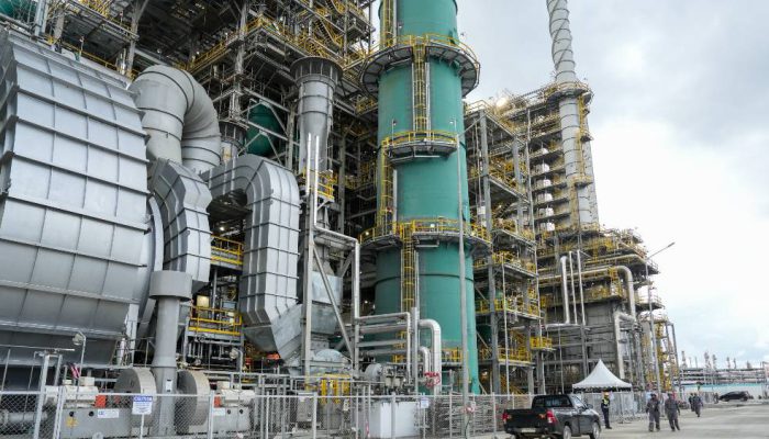 Diresmikan Presiden Prabowo, SIG Pasok 115 Ribu Ton Semen untuk Kilang Minyak Terbesar