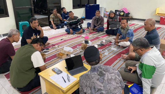Atasi Bau dan Tumpukan Sampah, Warga GKA Gresik Bersinergi Gelar Aksi Bersih TPS