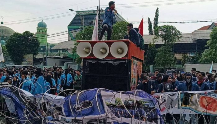 Aksi De(ad)mokrasi Indonesia II, 300 Mahasiswa Geruduk DPRD Jatim