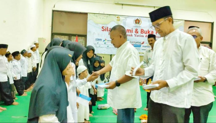 .PWI Jatim Beri Santunan Kaum Dhuafa 30 Anak Yatim
