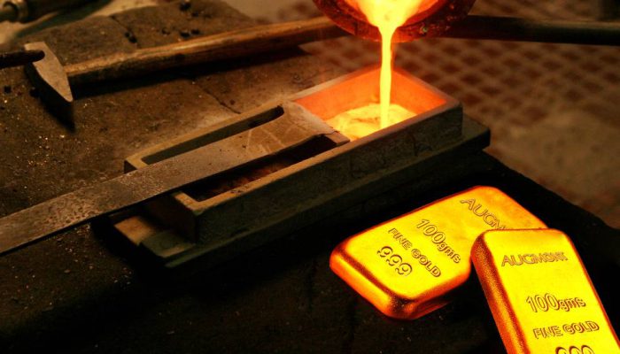 Harga Emas Global Drop 9,5 Persen, Kinerja Terburuk Sejak 2011