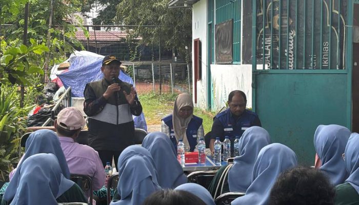 TPS Perkuat Literasi Sampah, Warga Sidotopo Wetan Belajar ke Bank Sampah Perak Barat