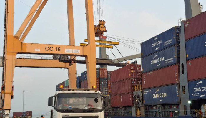 TPS Kembali Menjadi Hub Pengiriman  Locomotive Platform  Produksi PT INKA ke Australia
