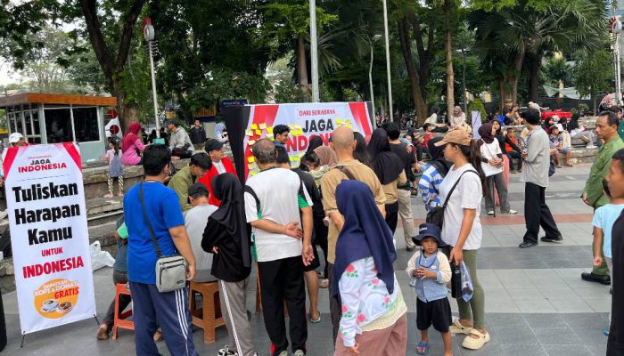 Ratusan Warga Surabaya Serukan Optimisme untuk Masa Depan Indonesia