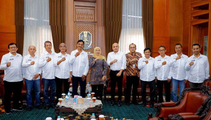 Gubernur Khofifah Terima Pengurus JMSI Jatim di Kantornya