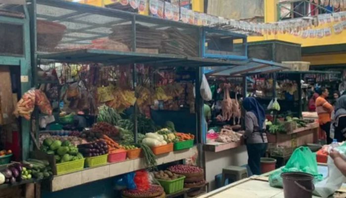 Libur Sekolah Picu Pasar Soponyono Rungkut Sepi, Pedagang Kehilangan Banyak Pembeli