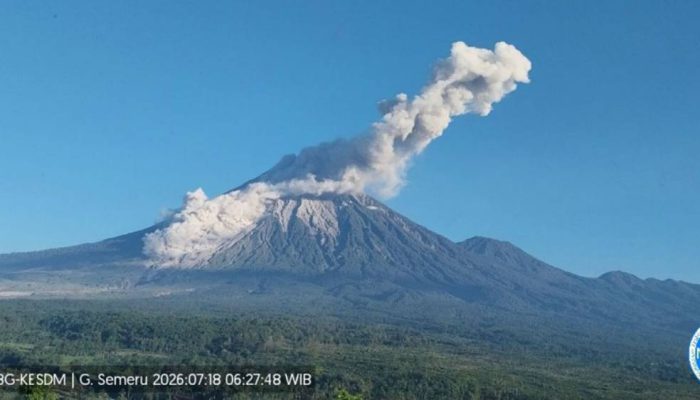 Gunung Semeru Masih Siaga, Erupsi Tiga Kali dalam Sehari