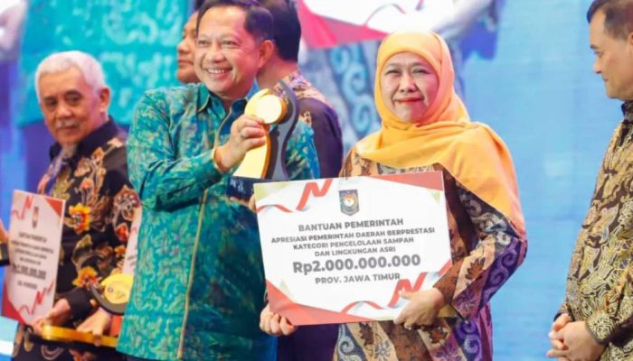 Pengelolaan Sampah Jatim Tertinggi Nasional, Pemprov Raih Penghargaan dan Rp2 Miliar