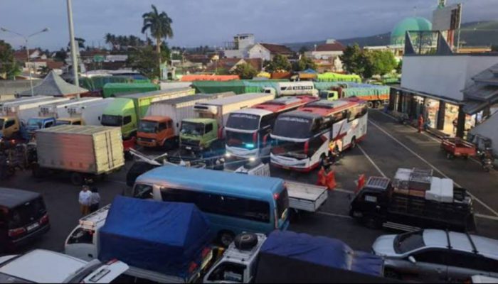 Kemacetan Pelabuhan Ketapang Masih Fluktuatif, Polda Jatim Turunkan Personel BKO dan Minta Instansi Turun Lapangan