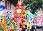 Ribuan Telur Dibagikan, Pawai Endhog-Endhogan Maulid Nabi Semarak di Banyuwangi