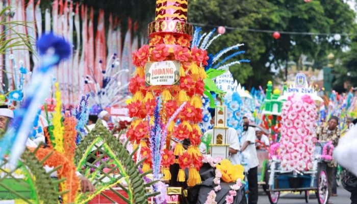 Ribuan Telur Dibagikan, Pawai Endhog-Endhogan Maulid Nabi Semarak di Banyuwangi