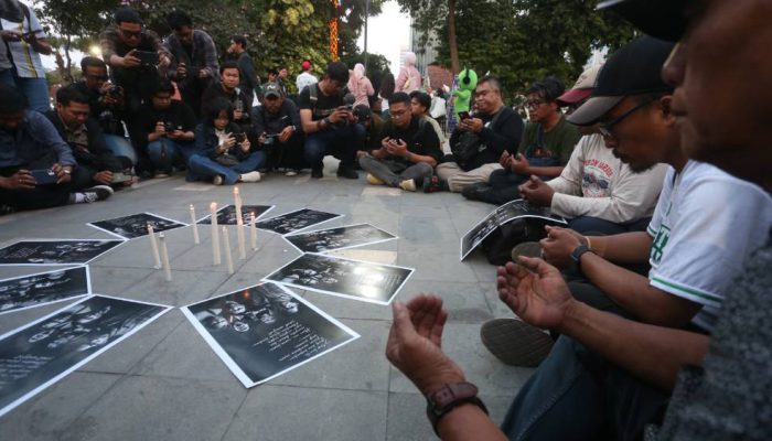 Jurnalis Hilang di Selat Sunda, Wartawan Surabaya Doa Bersama