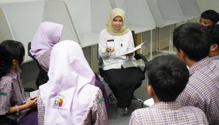 Sofie Mellyani, Guru SMAN 4 Surabaya Juara 1 Terpujilah GURU Telkomsel
