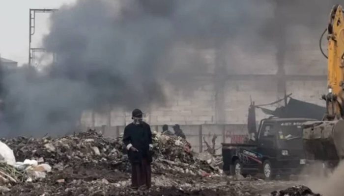 Aduan Warga soal Pembakaran Sampah di Tambak Mayor Ditindaklanjuti DLH Surabaya