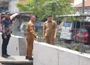 Subandi Sidak Proyek Betonisasi Jalan Gedangan–Betro, Normalisasi Sungai Ikut Dikebut