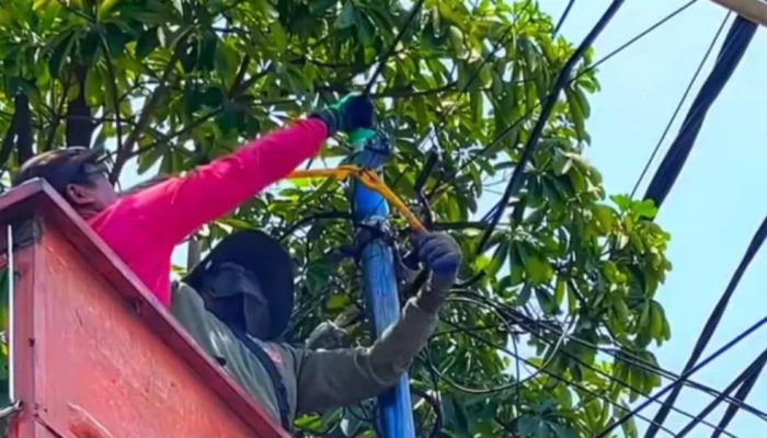 116 Tiang Utilitas Dibongkar, Pemkot Surabaya Tertibkan Infrastruktur Ilegal